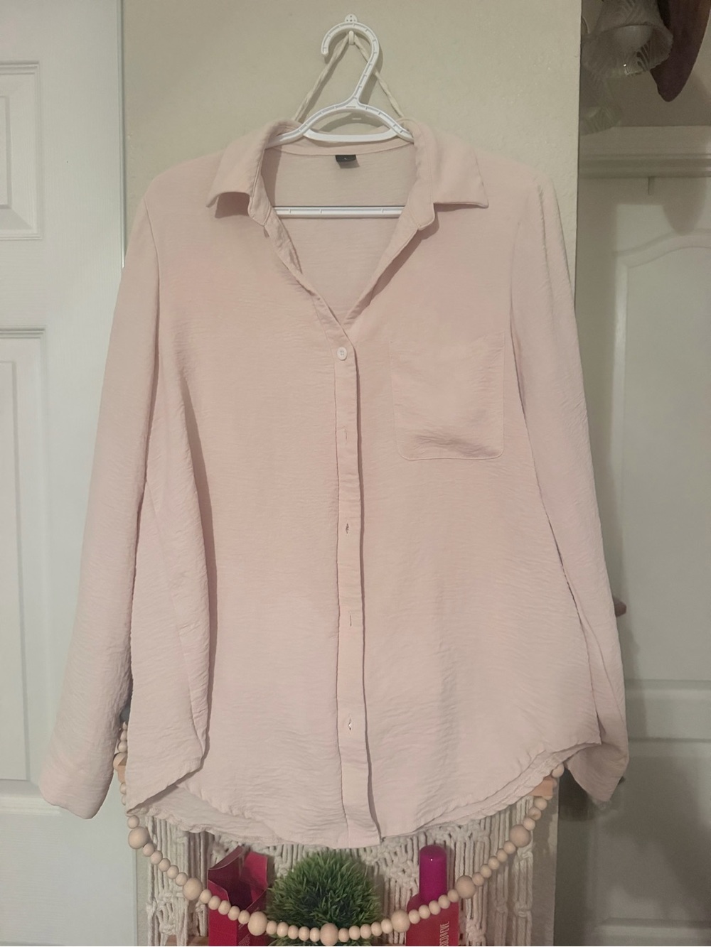 Very flowy gauze like Women's Light beige Button-Front Blouse